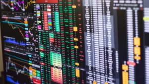 How to Spot SaaS Market Pattern Changes from Daily News